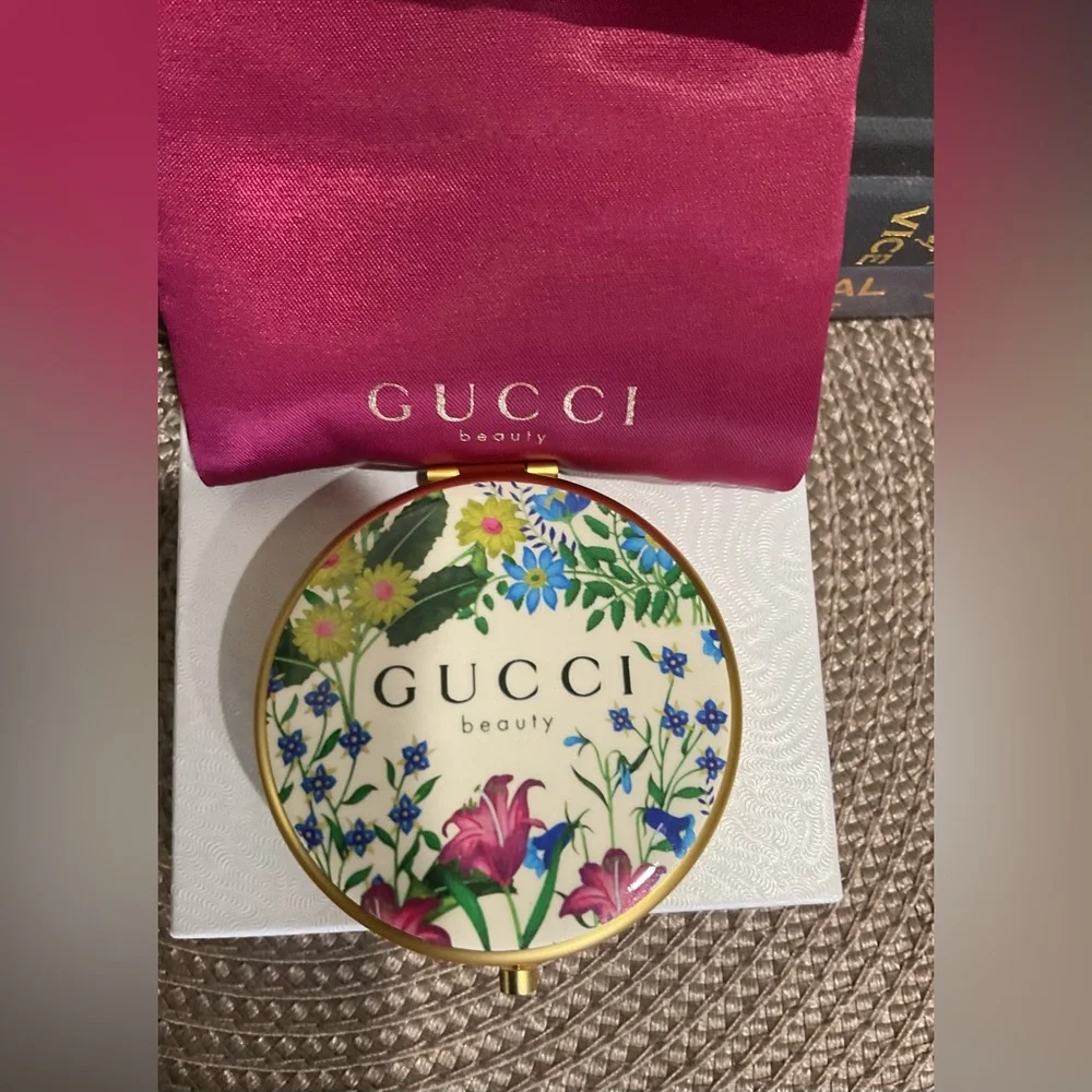 Gucci Gold Floral Compact Mirror with Red Pouch - Picture 2 of 8